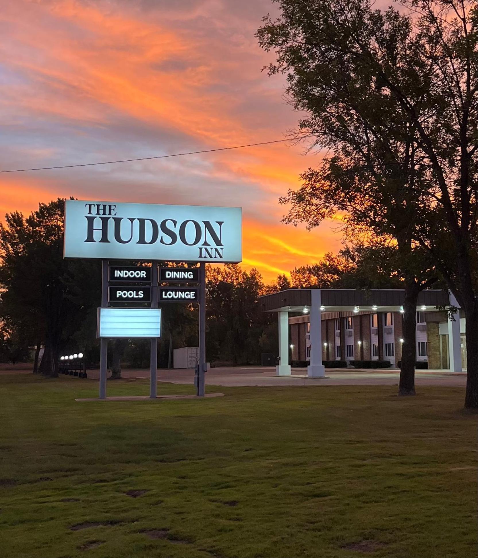 The Hudson Inn Morris Exterior photo
