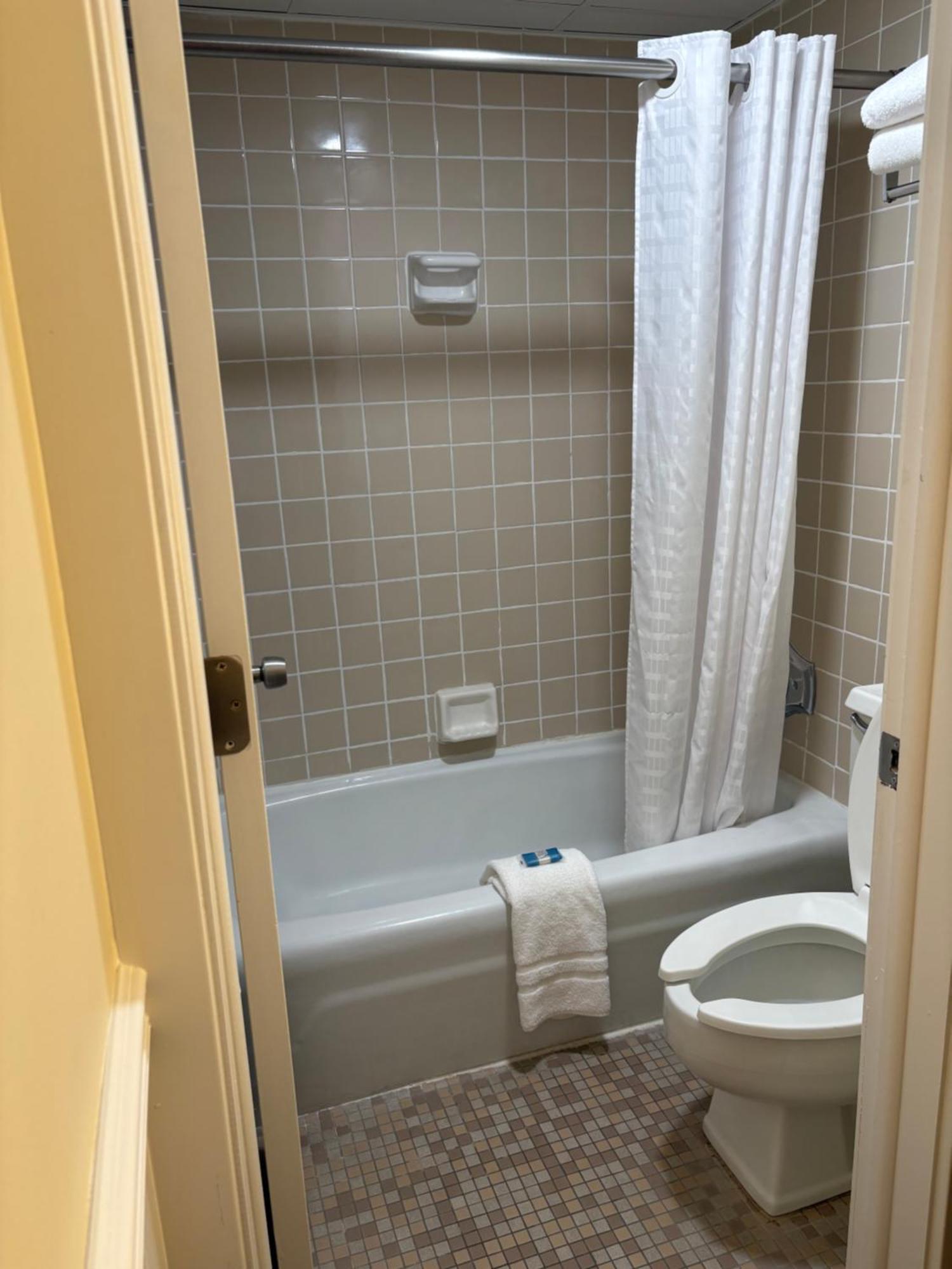 The Hudson Inn Morris Room photo